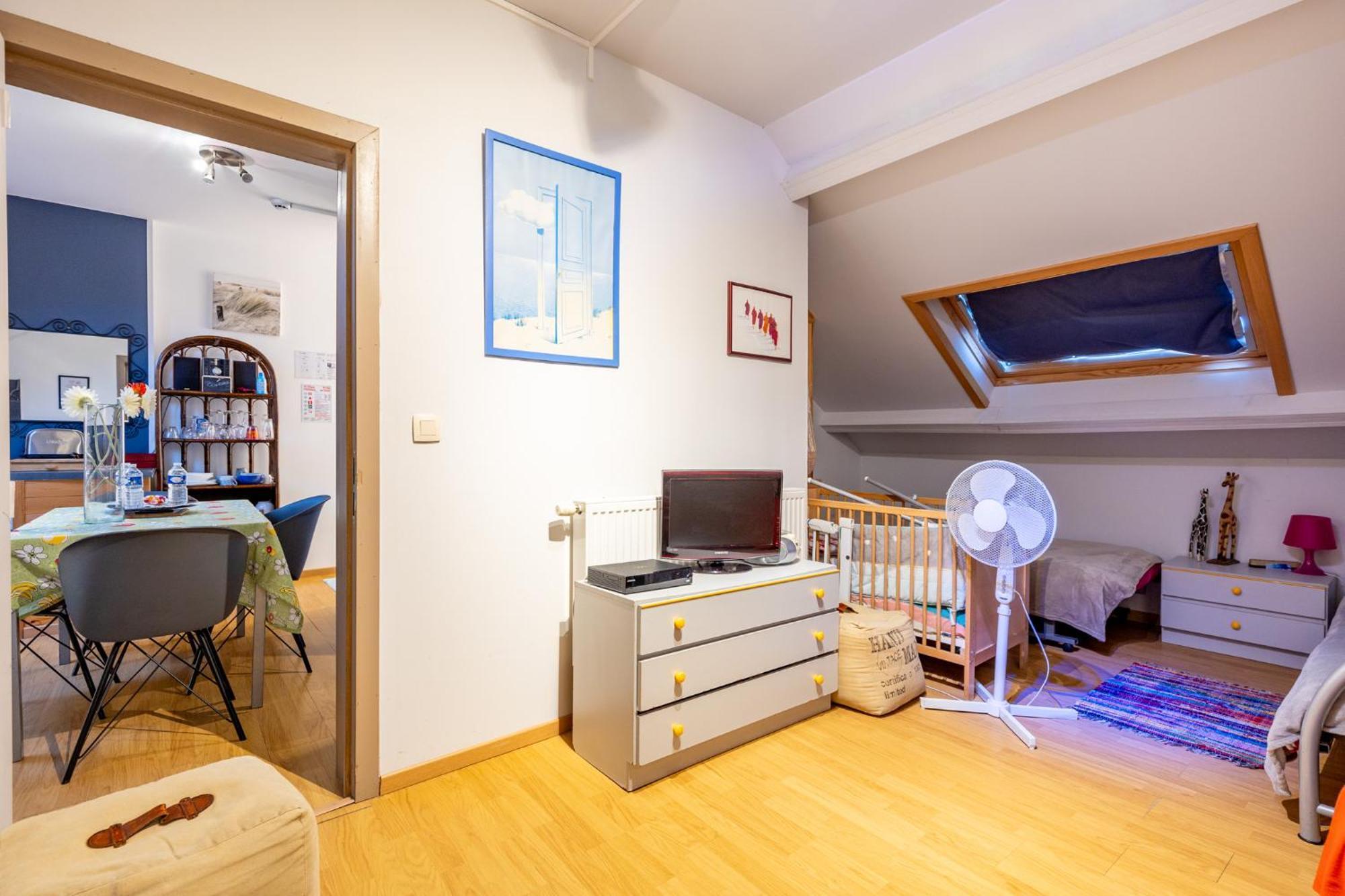 Claire De Meuse Cozy Apartment Detox With River And Hills Anhee Bagian luar foto